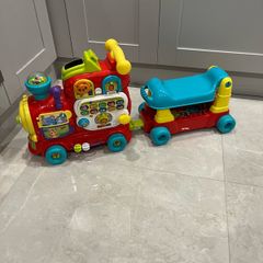 kids play train