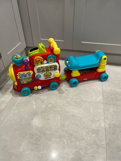 kids play train