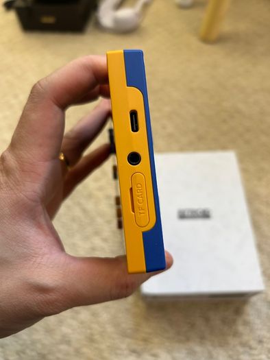 Retroid Pocket Classic -Pokemon Yellow Edition