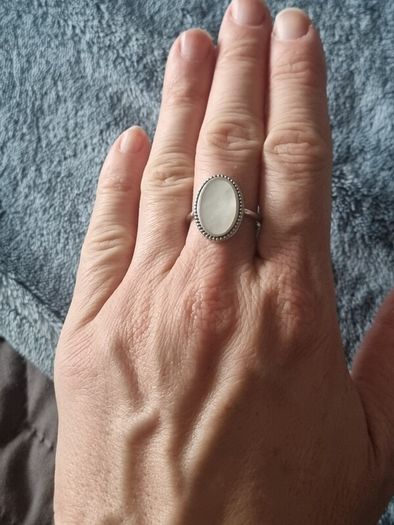4 stunning rings,all silver,stones