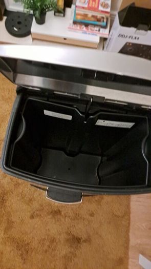 Rubbermaid bin