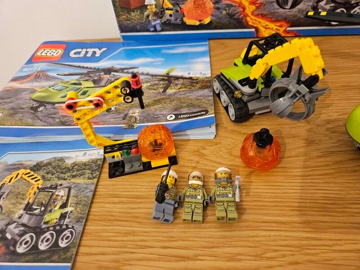 LEGO 60123 city volcano supply helicopter set