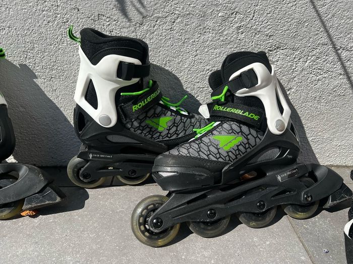 Kids adjustable rollerblades