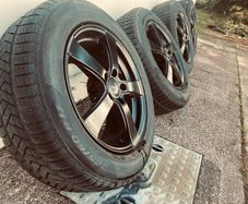 17 Inch Dezent Alloy Wheels with New Pirelli Sottozero 3 Winter Tyres