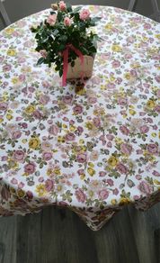 Round " Roses "Tablecloths.140cm. 100% cotton.Shabby chic vintage style.3 patterns to choose from.