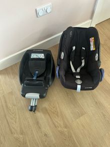 Maxi Cosi car seat and 2 bases.