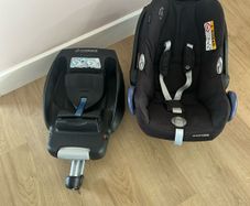 Maxi Cosi car seat and 2 bases.