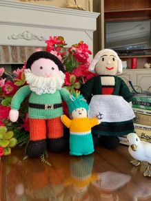 Knitted doll family