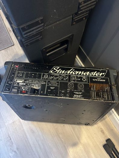 Dj / music equipment