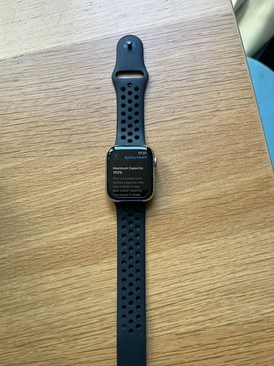 Apple Watch Series 5 stainless steel 100% Battery health.