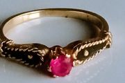 Vintage gold ruby ring size J1/2