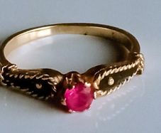 Vintage gold ruby ring size J1/2