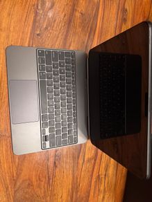 M4 iPad Pro 13 - 256GB - Cellular - Magic Keyboard