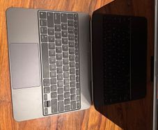M4 iPad Pro 13 - 256GB - Cellular - Magic Keyboard