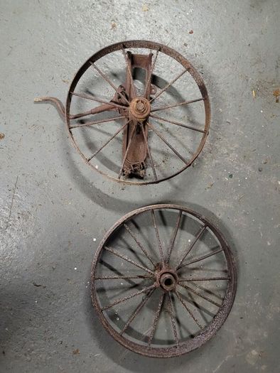 Cast iron binder wheels wagon wheels