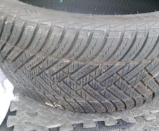 275/40/20 tyre