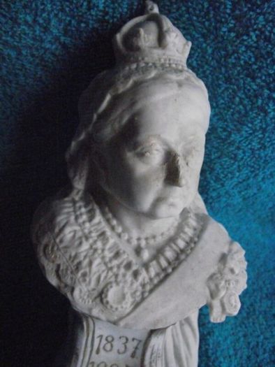 Bisque Pottery bust of Queen Victoria - Diamond Jubilee 1897