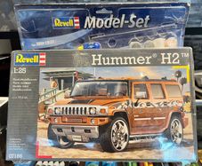 the Revell 07186 Hummer H2 1:25 scale plastic model kit.