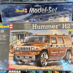 the Revell 07186 Hummer H2 1:25 scale plastic model kit.