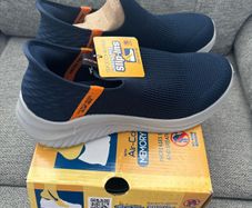 NEW Skechers Hands Free Slip-ins UK 4 EU 37 Unwanted Gift