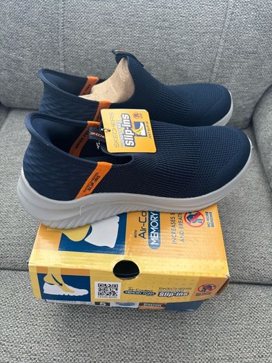 NEW Skechers Hands Free Slip-ins UK 4 EU 37 Unwanted Gift