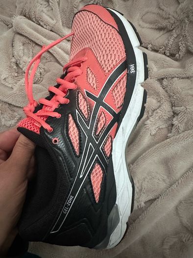 asics trainers