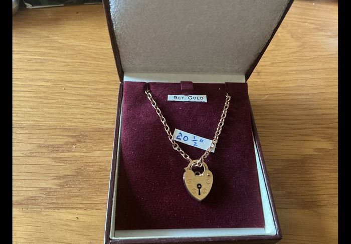New 9ct Solid ROSE GOLD  Heavy CHAIN  And 9ct yellow Gold Padlock Pendant