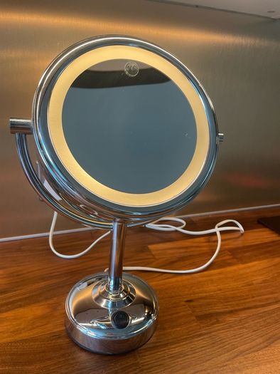 No.7 illuminated mirror