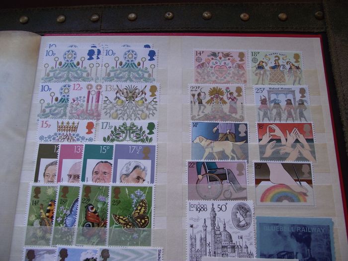 Collection of Mint Elizabeth II stamps, blocks and strips (1946-1990s)