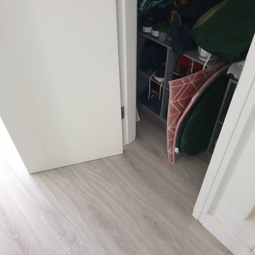 Laminate floor flooring  service