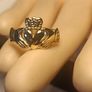 9ct Gold Women's Irish Claddagh Ring. Image 7