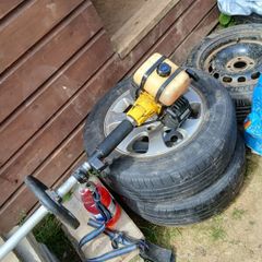 Petrol strimmer