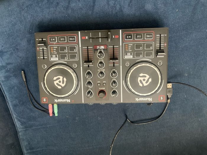 Party mix DJ mixer