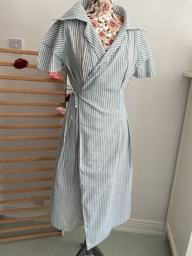 dress Bnwt vintage inspired wrap dress size small 8/10 midi short sleeve dress