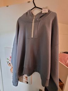 bnwt hoody size xl