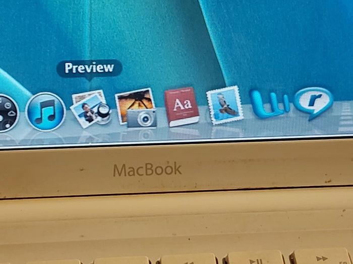 Vintage Apple MacBook, working fine and in reasonable condition for its age. No Charger