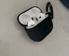 Airpods 4 (noise cancelling) with Spigen case