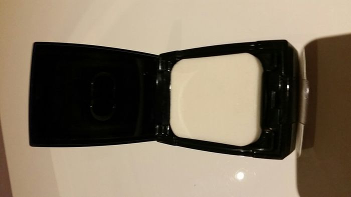 Brand new. Dior Compact