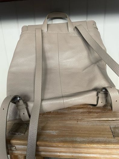 Clarks women's medium backpack leather beige grey new