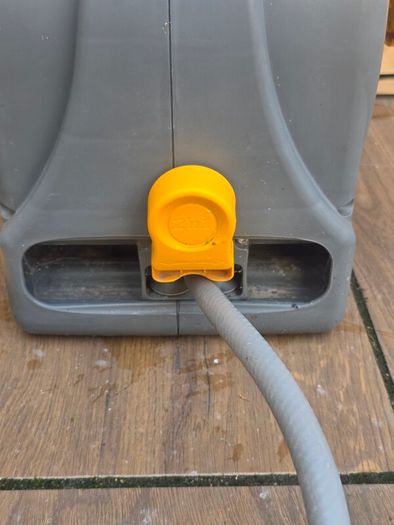 Hozelock Compact Hose Reel 2415 with Hose, Fittings & Wall Brackets