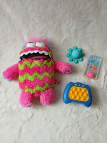 Worry Moster with zip and sensory fidget toys