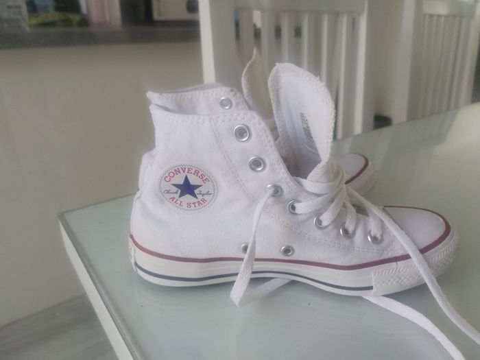 Converse Size 4