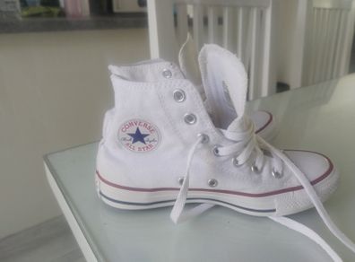 Converse Size 4