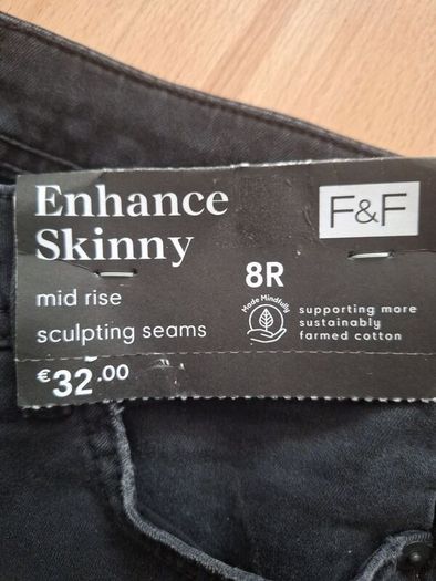 Jeans/Mid Rise Skinny Jeans .. Size 8 UK..36 EU