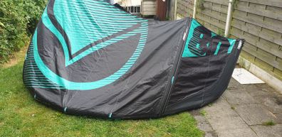 Kitesurfing Liquid force WOW 8m