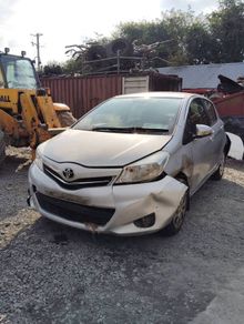 Breaking Toyota Yaris 2013 1.0 petrol