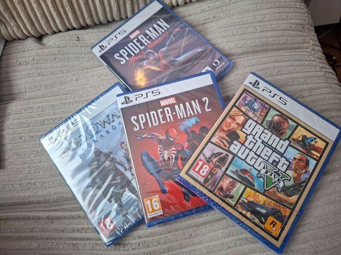 ps5 pro with disk drive and 4 games