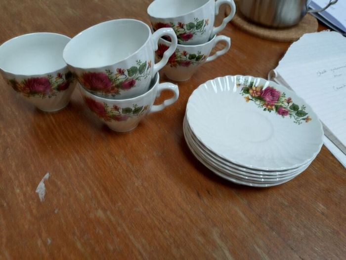 Ironstone Washington pottery hanley England, 5 tea cups and saucers