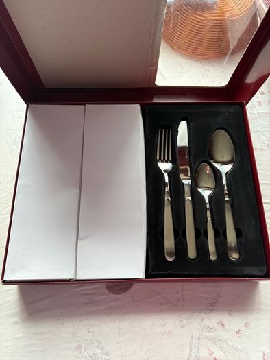 Brand new cutlery set for sale