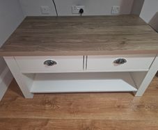 Coffee table with 2 drawers, Immaculate condition